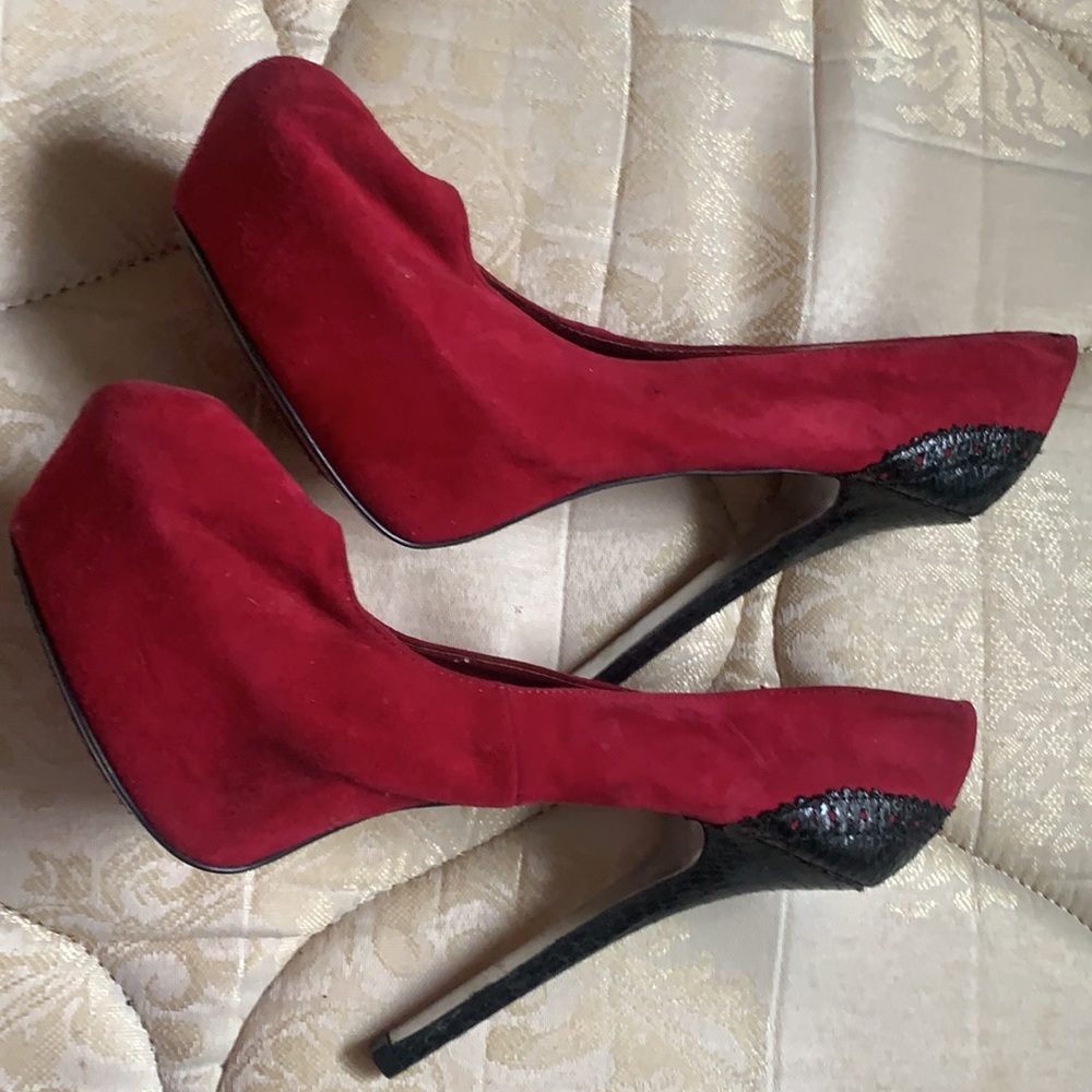 Red heels - Picture 2 of 10